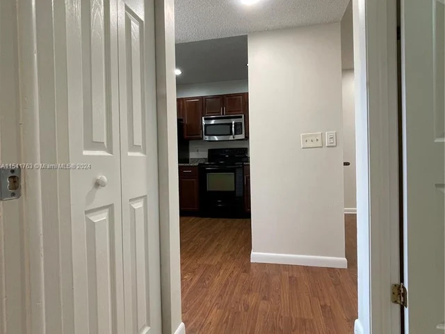 10336 NW 8th St # 204, Pembroke Pines FL 33026