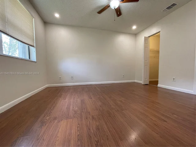 10336 NW 8th St # 204, Pembroke Pines FL 33026