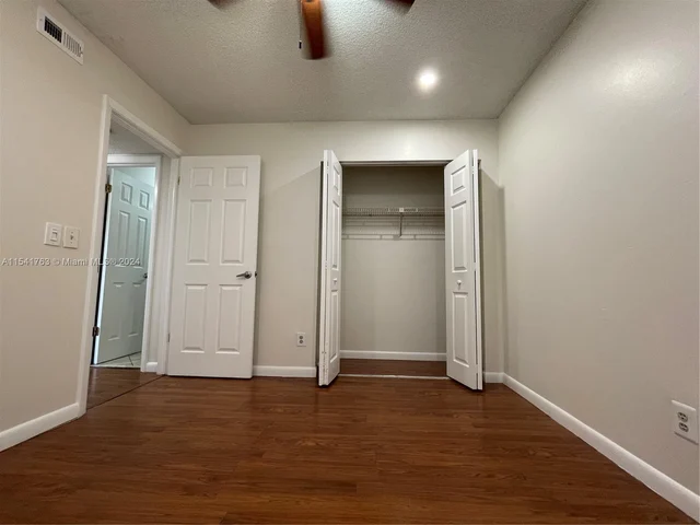 10336 NW 8th St # 204, Pembroke Pines FL 33026