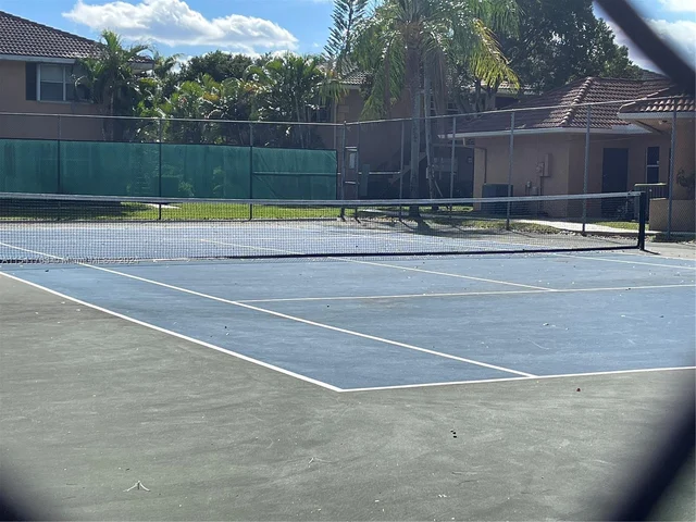 10336 NW 8th St # 204, Pembroke Pines FL 33026