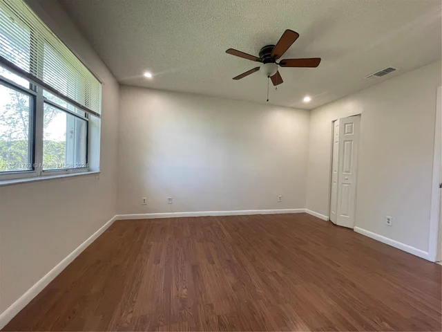 10336 NW 8th St # 204, Pembroke Pines FL 33026