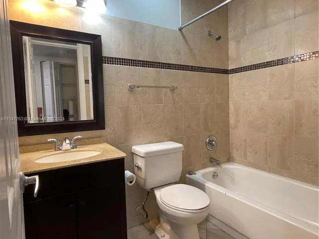 10336 NW 8th St # 204, Pembroke Pines FL 33026