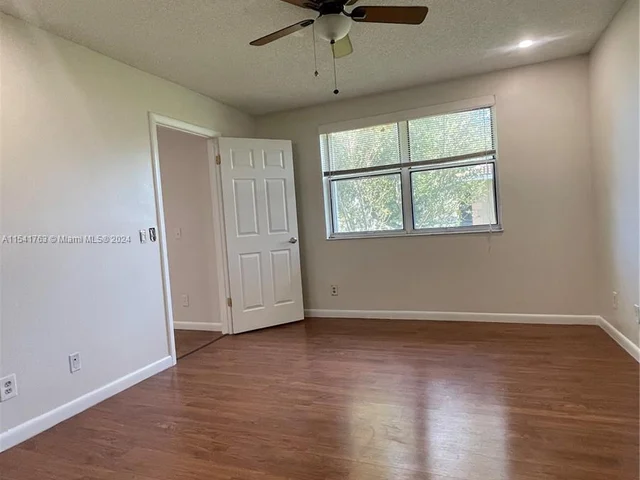 10336 NW 8th St # 204, Pembroke Pines FL 33026