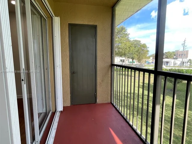 10336 NW 8th St # 204, Pembroke Pines FL 33026