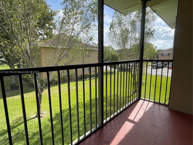 10336 NW 8th St # 204, Pembroke Pines FL 33026