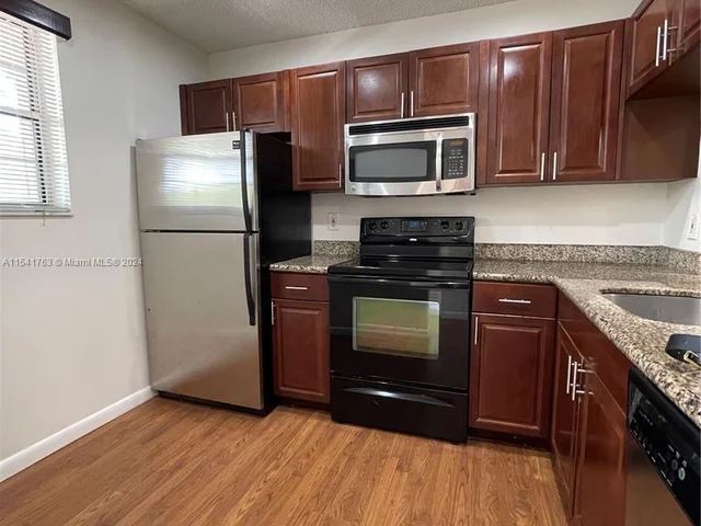 10336 NW 8th St # 204, Pembroke Pines FL 33026