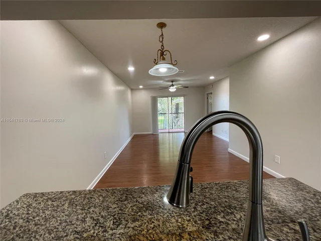 10336 NW 8th St # 204, Pembroke Pines FL 33026