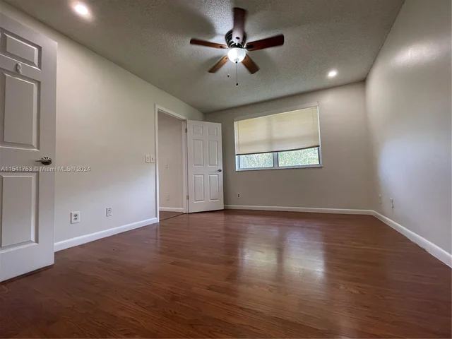 10336 NW 8th St # 204, Pembroke Pines FL 33026