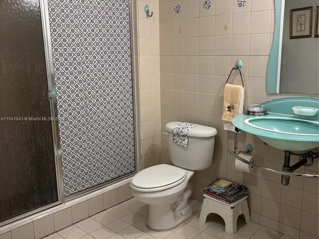 2600 NW 23rd Ct # 207, Miami FL 33142