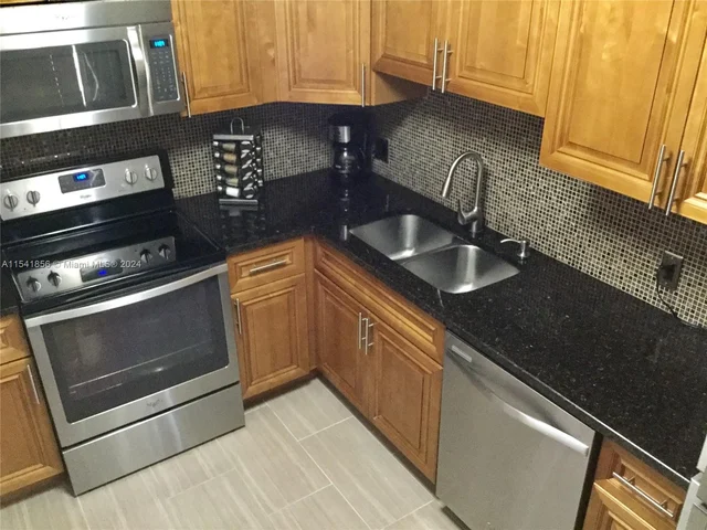 4539 Luxemburg Ct # 202, Lake Worth FL 33467