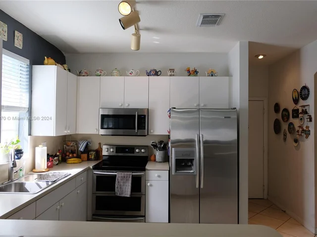 9843 SW 161st Ave, Miami FL 33196