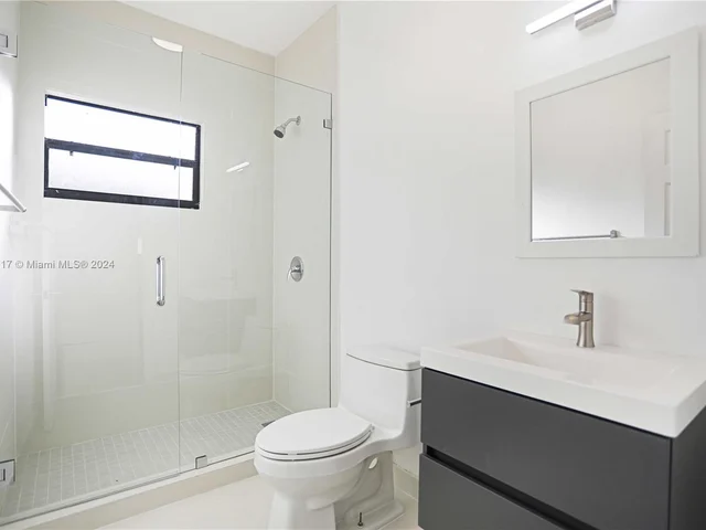 1786 NW 15th St, Miami FL 33125