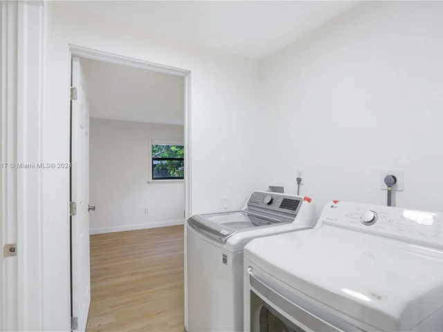 1786 NW 15th St, Miami FL 33125