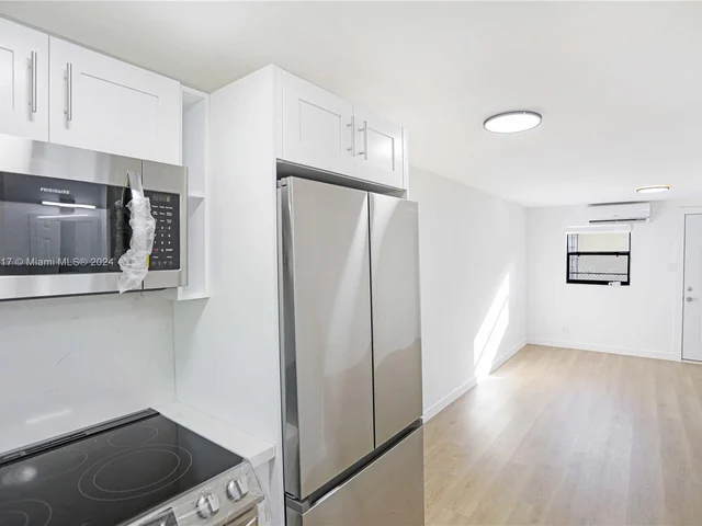 1786 NW 15th St, Miami FL 33125