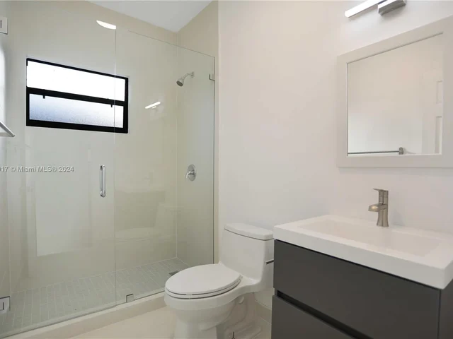 1786 NW 15th St, Miami FL 33125