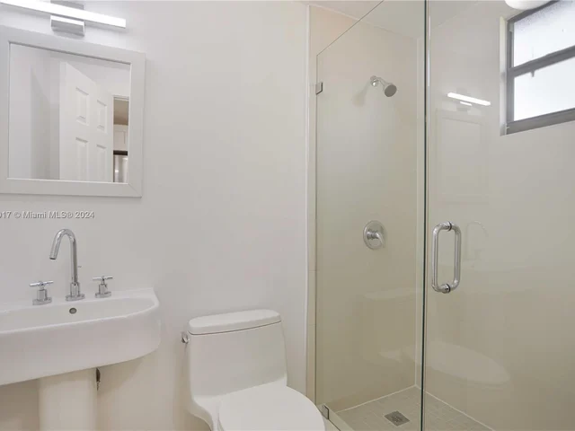 1786 NW 15th St, Miami FL 33125