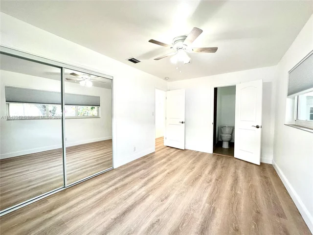 3042 Hayes St, Hollywood FL 33021