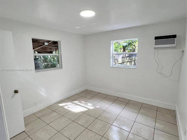 2580 NE 182nd Ter # 2582, North Miami Beach FL 33160
