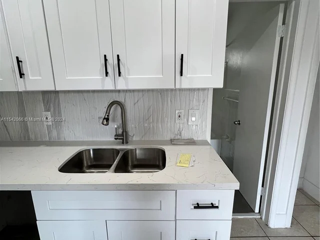 2580 NE 182nd Ter # 2582, North Miami Beach FL 33160