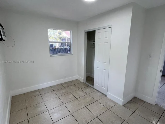 2580 NE 182nd Ter # 2582, North Miami Beach FL 33160