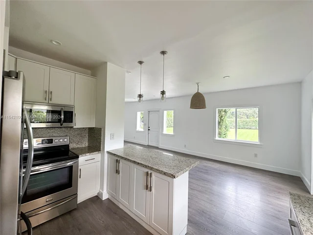 7055 Sunset Dr, Miami FL 33143