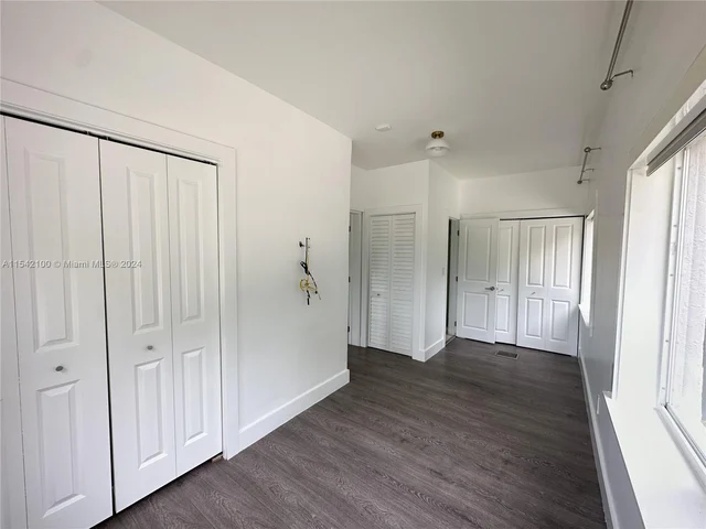 7055 Sunset Dr, Miami FL 33143