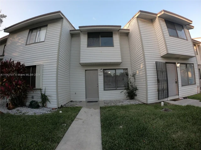9827 NW 37th St # 4F, Sunrise FL 33351