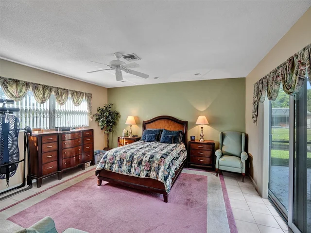 6801 SW 17th St, Plantation FL 33317