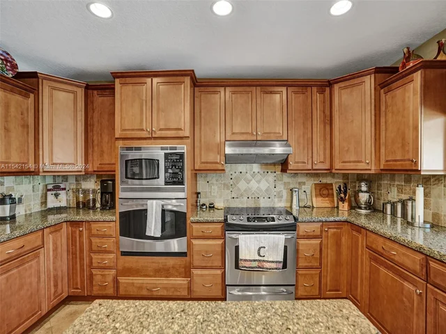 6801 SW 17th St, Plantation FL 33317