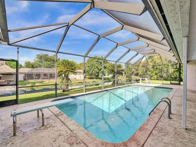 6801 SW 17th St, Plantation FL 33317