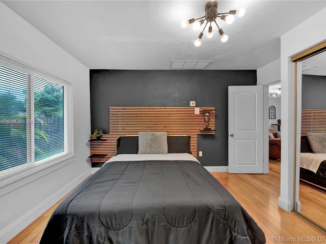 2614 Monroe St, Hollywood FL 33020