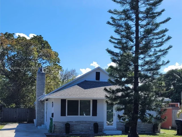 2614 Monroe St, Hollywood FL 33020