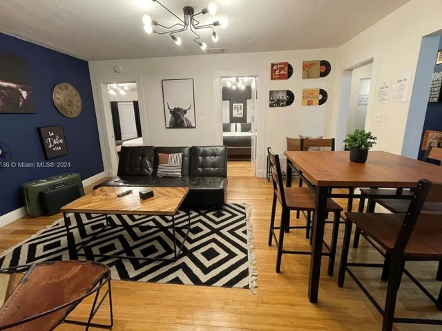 2614 Monroe St, Hollywood FL 33020