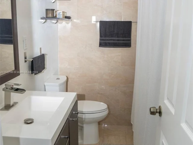 2614 Monroe St, Hollywood FL 33020