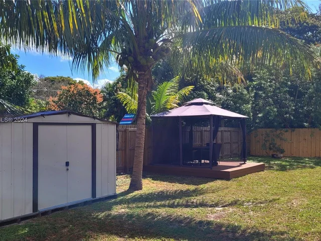 2614 Monroe St, Hollywood FL 33020