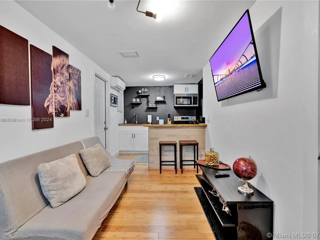 2614 Monroe St, Hollywood FL 33020