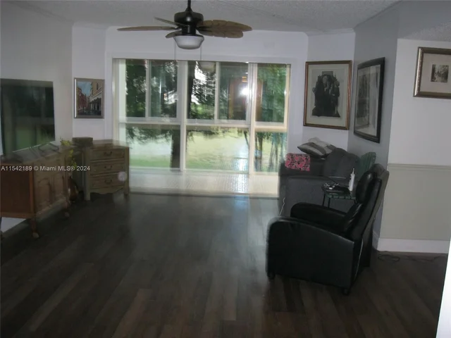 3755 Via Poinciana # 216, Lake Worth FL 33467