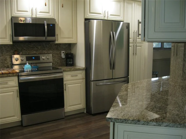 3755 Via Poinciana # 216, Lake Worth FL 33467