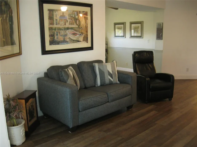 3755 Via Poinciana # 216, Lake Worth FL 33467