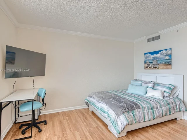 2501 S Ocean Dr, Hollywood FL 33019