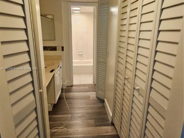 701 N PINE ISLAND RD # 101, Plantation FL 33324