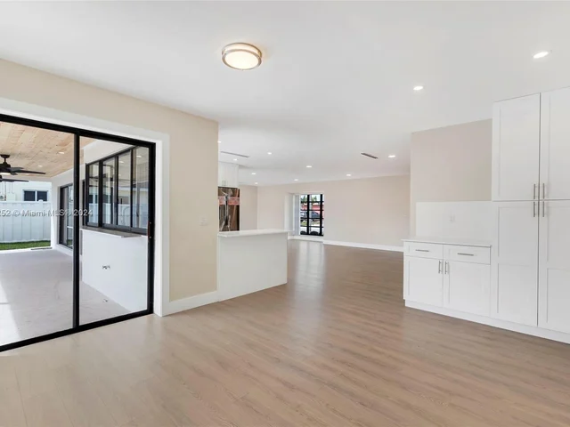 11360 NW 29th Pl, Sunrise FL 33323