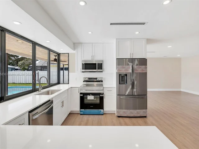 11360 NW 29th Pl, Sunrise FL 33323