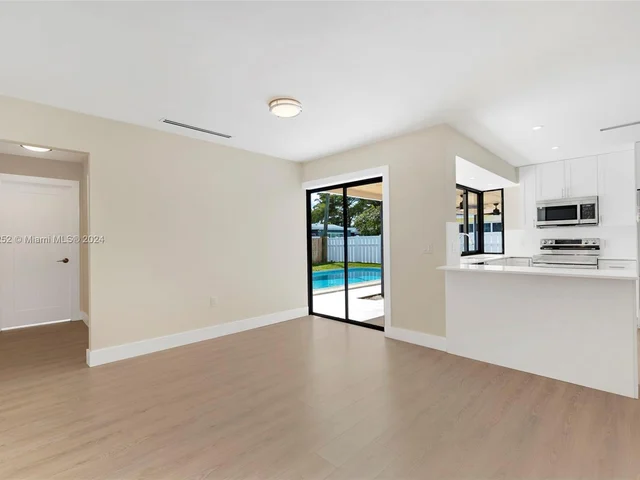 11360 NW 29th Pl, Sunrise FL 33323