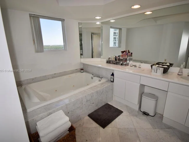 16445 Collins Ave # 1528, Sunny Isles Beach FL 33160