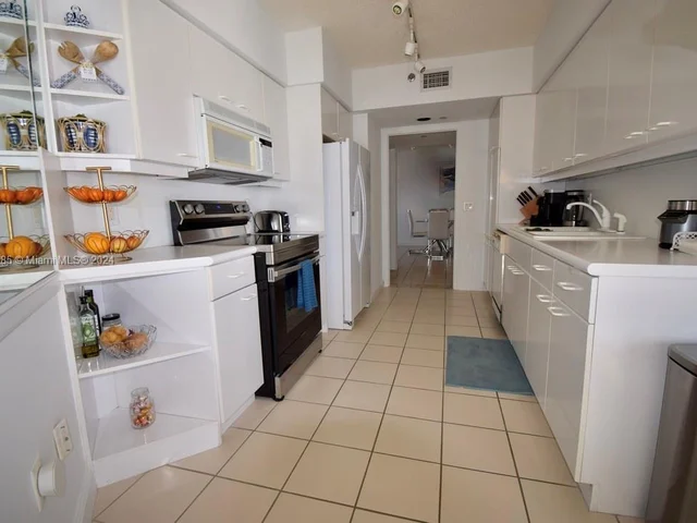 16445 Collins Ave # 1528, Sunny Isles Beach FL 33160