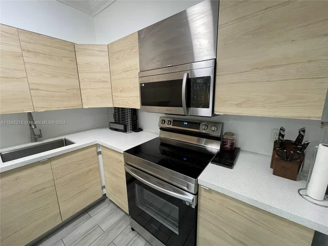 2900 N Course Dr # 106, Pompano Beach FL 33069