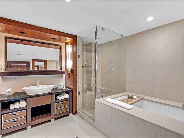 6801 Collins Ave # 608, Miami Beach FL 33141