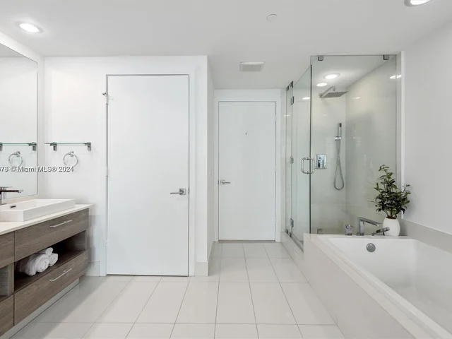 650 NE 32 St # 4501, Miami FL 33137