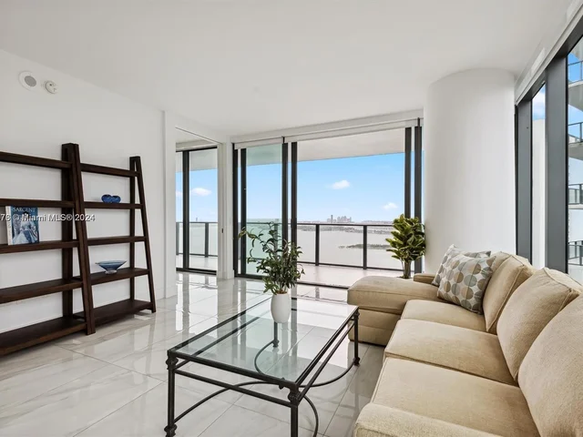 650 NE 32 St # 4501, Miami FL 33137